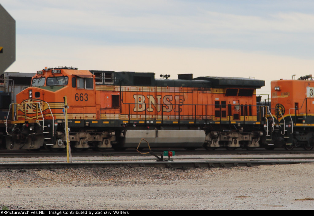 BNSF 663